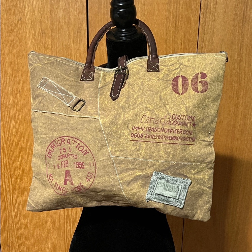EUC The Barrel Shack La Gunda
Travelers Handmade Handbag